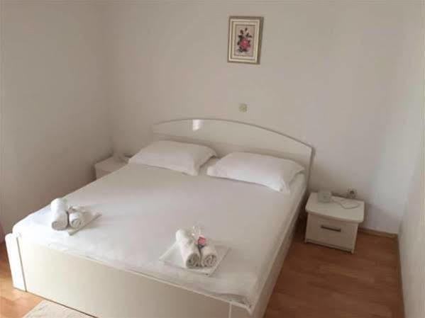 Apartments Nikolina Хвар Екстер'єр фото